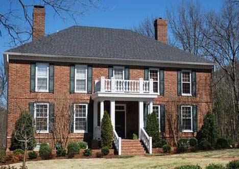 La maison des Wilson avec quatre chambres et quatre salles de bain à Boulder Circle à Huntsville.Mais les enquêteurs ont vite appris que les choses n'étaient pas exactement en ordre entre la victime et sa jolie femme. Le couple dormait dans des chambres séparées.